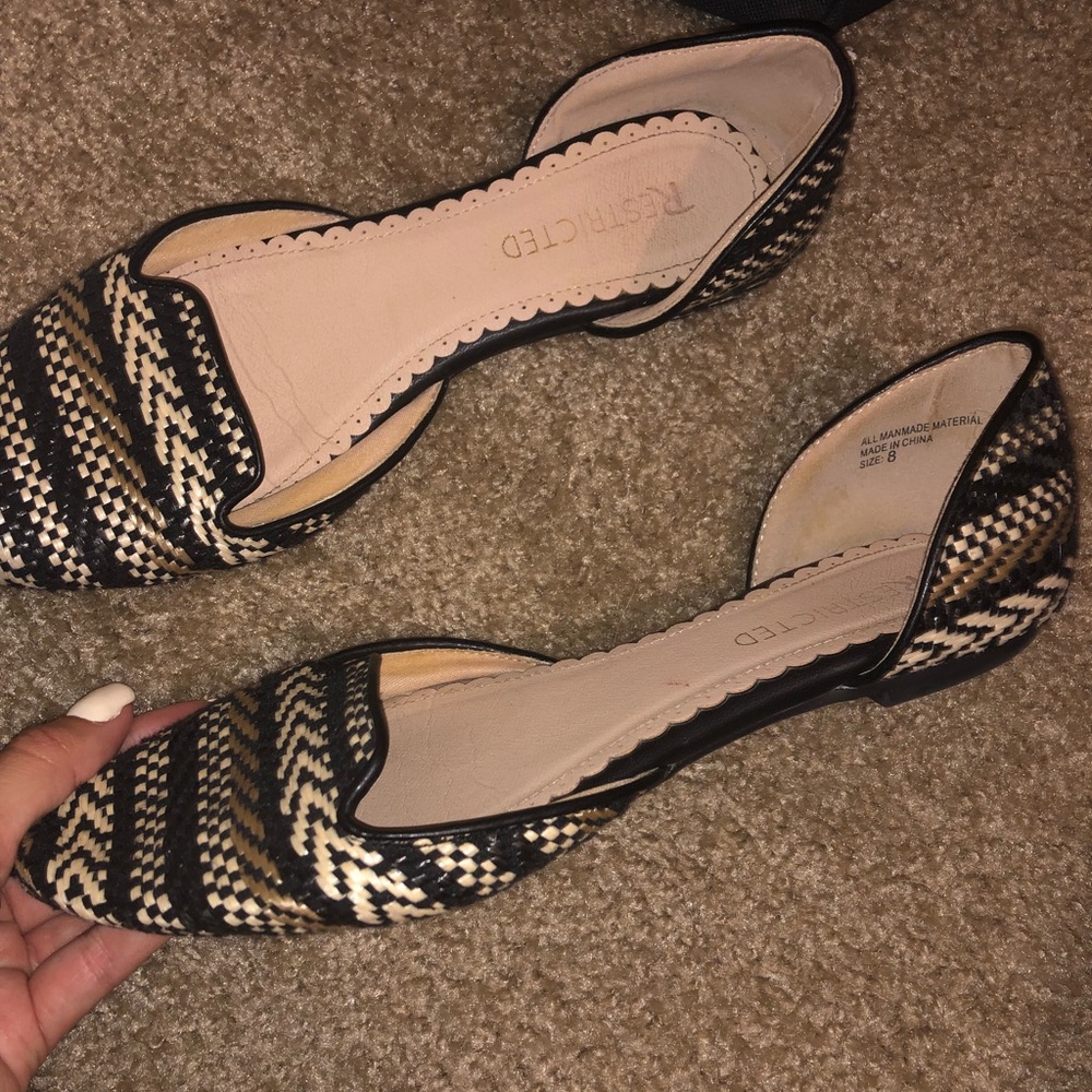 Black/tan flats